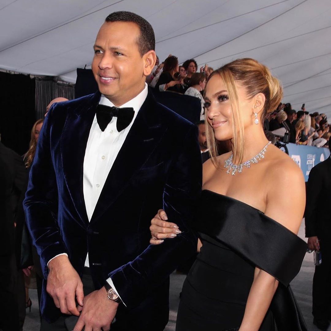 Безупречна: Дженнифер Лопес восхитила стройным телом в роскошном платье на SAG Awards