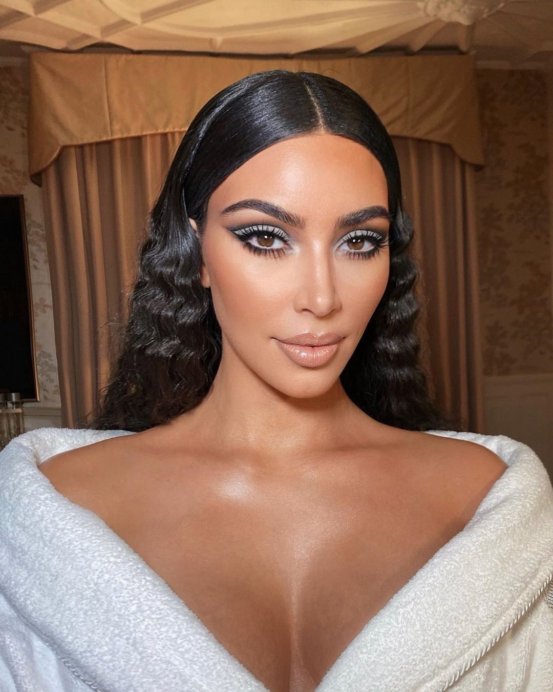 Королева сердец: 5 лучших вариантов макияжа на День всех влюбленных от звезд