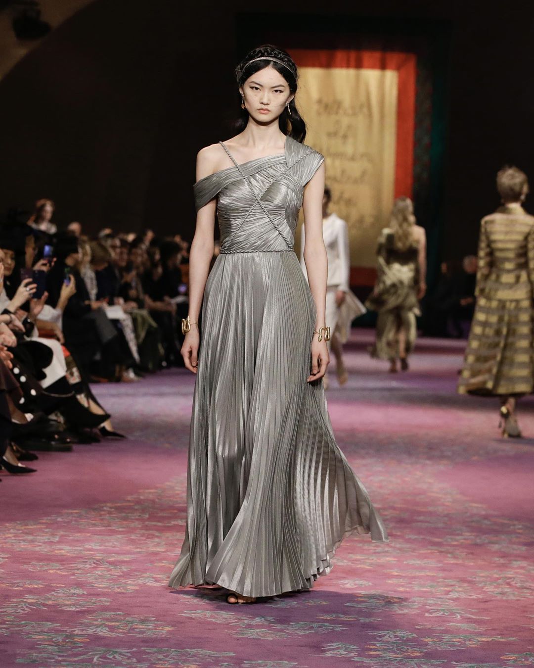 Моника Беллуччи, Ума Турман, Наталья Водянова и другие: самые яркие образы звезд на показе Dior