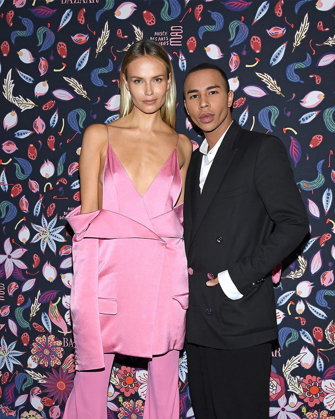 Она не меняется! 57-летняя Деми Мур восхитила роскошными формами в кутюрном наряде