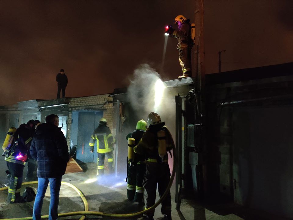У Києві на Троєщині сталася пожежа