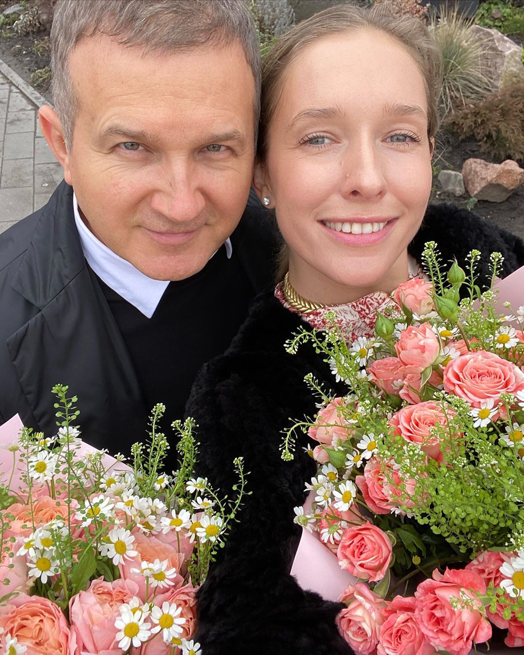 Спешим: счастливые Осадчая и Горбунов с цветами рассказали о важной мисии