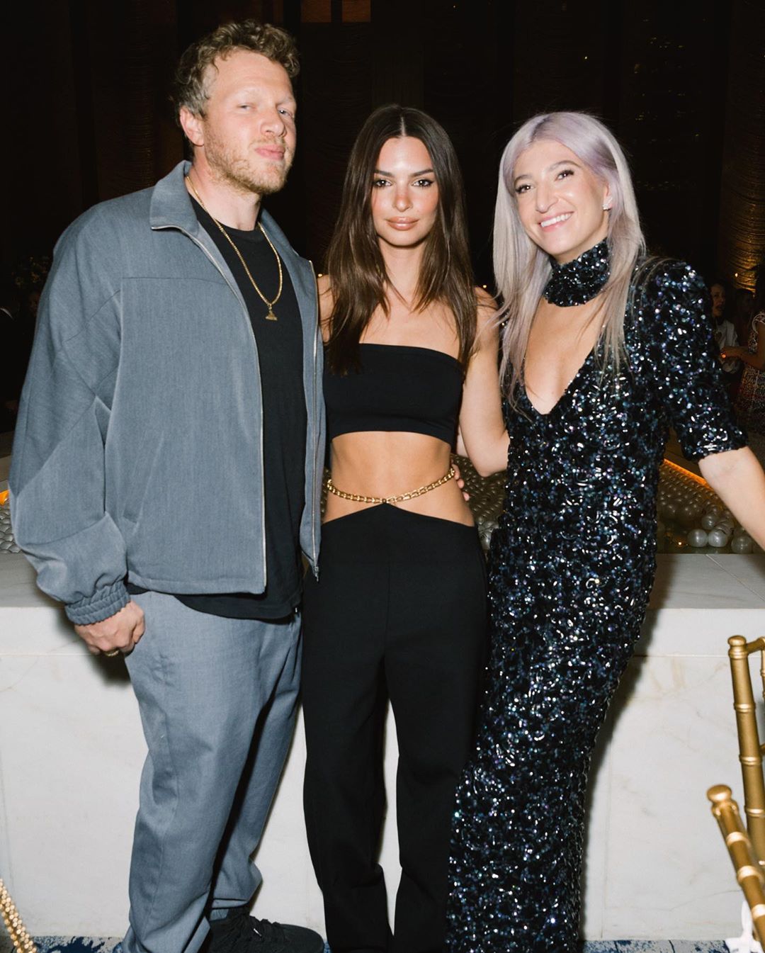 Ідеальна з голови до ніг: Емілі Ратаковскі блищить в ефектному плаття від українського дизайнера