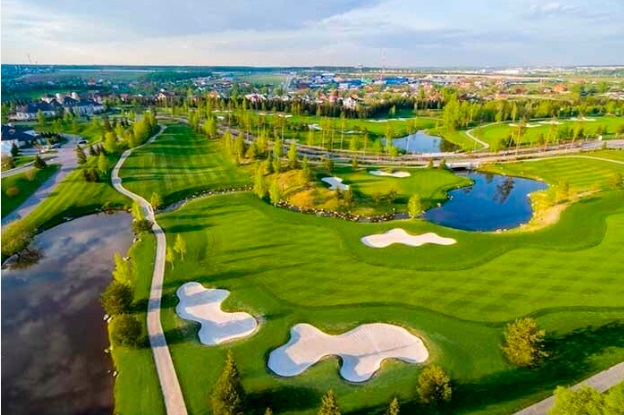 Стала известна стоимость роскошных особняков Ани Лорак и Лободы в России (фото)