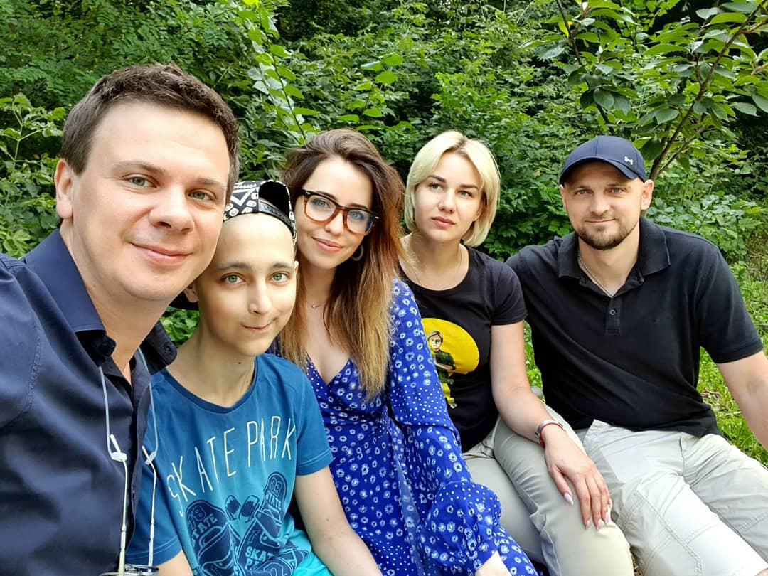 Комаров и Дорофеева просят помочь спасти мальчика: добро всегда возвращается (фото)