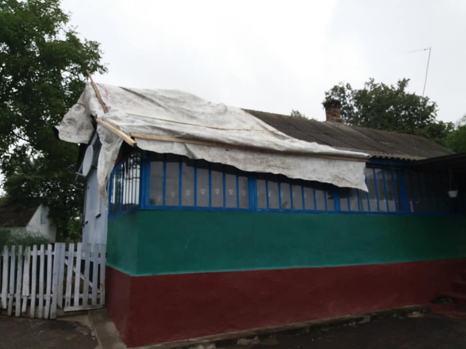 Поваленные деревья и затопленные улицы: под Ровно разбушевалась непогода