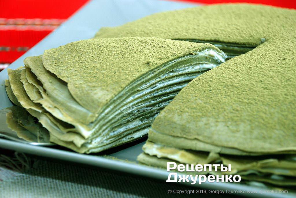 Кулинар поделился рецептом блинного торта из зеленого чая: справится даже новичок