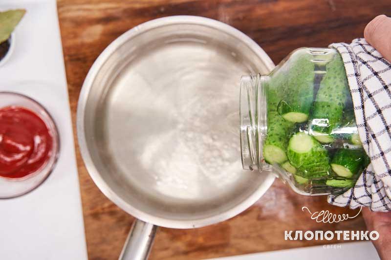 Клопотенко раскрыл секрет идеальных огурцов с кетчупом чили: вкус "взорвет" ваши рецепторы!