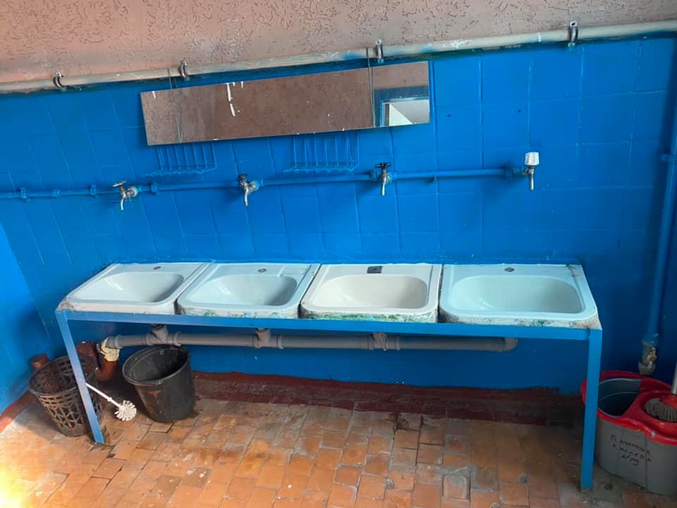 Пиво, сигареты и дихлофос: в сети показали детский оздоровительный лагерь в Одессе (фото)