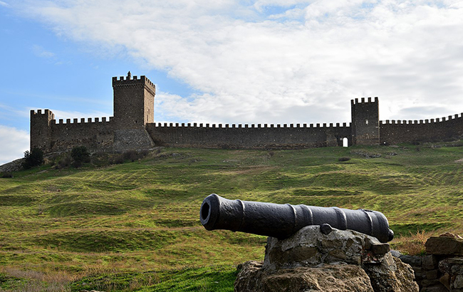 В Крыму под угрозой разрушения оказалась древняя крепость: все подробности