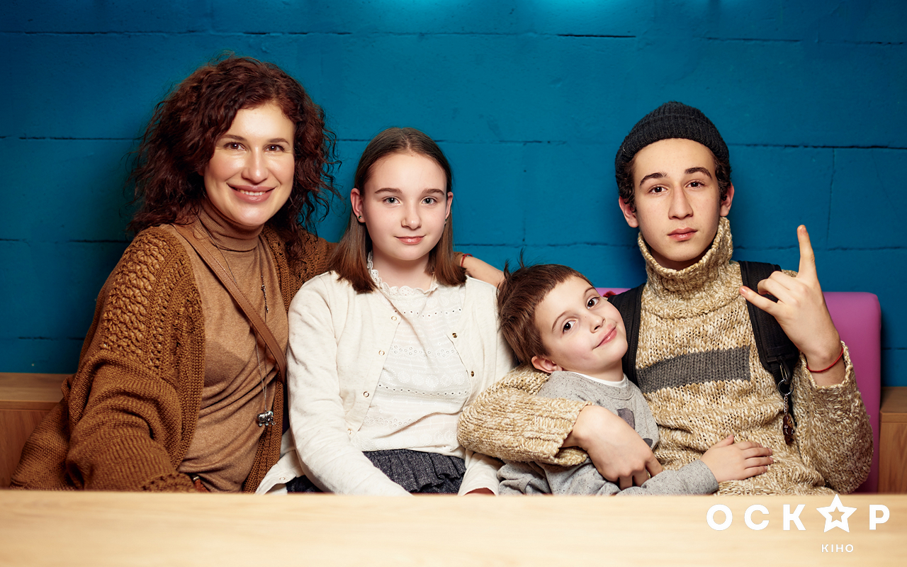 Логунова и Кривошапко посетили благотворительную премьеру фильма "Путь домой"