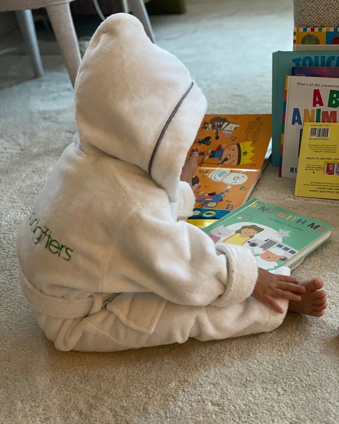 Безупречный total white: Ева Лонгория показала, как носить белый в новом сезоне