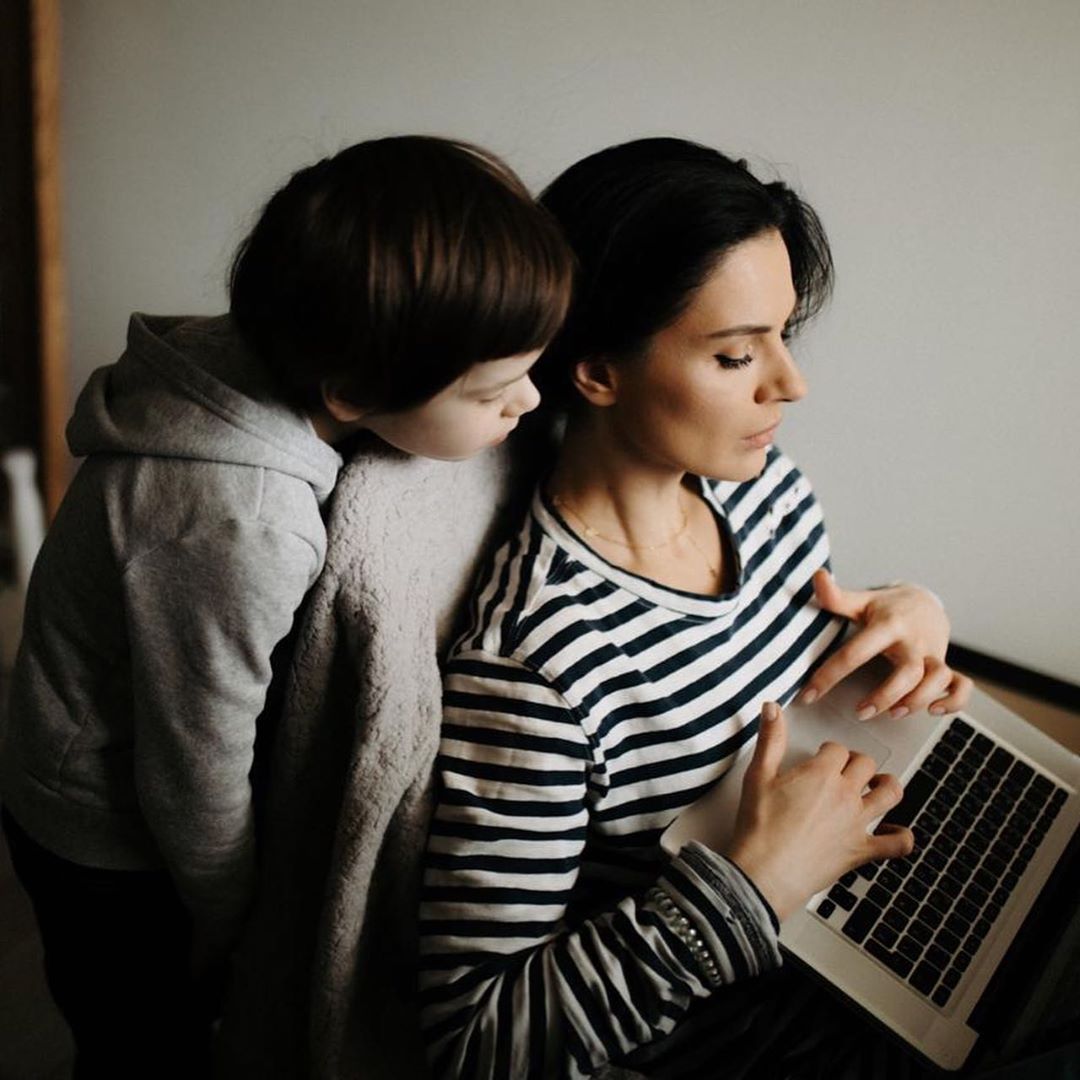 Маша Ефросинина умилила кадрами с детьми и рассказала, почему никогда не была идеальной мамой