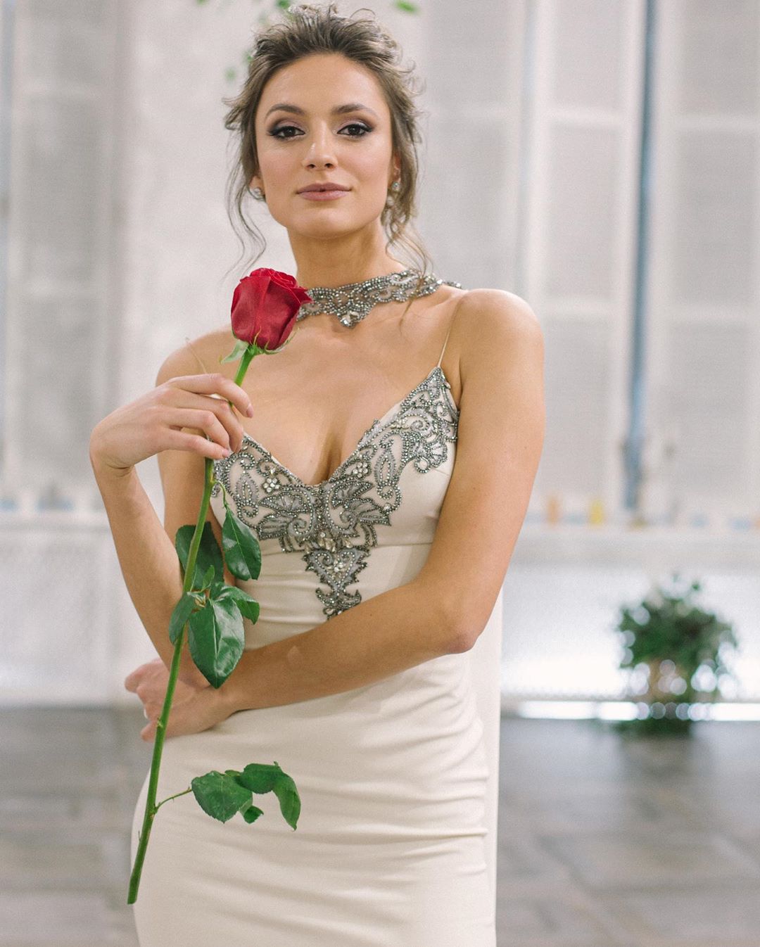 Очень долго не верила: Дана из Холостяк-10 поразила образом невесты и своим признанием