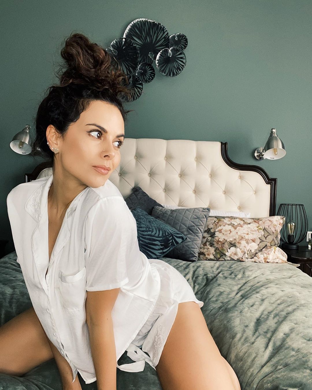 Грайлива Настя Каменських в піжамі зачарувала ранковим фото в ліжку