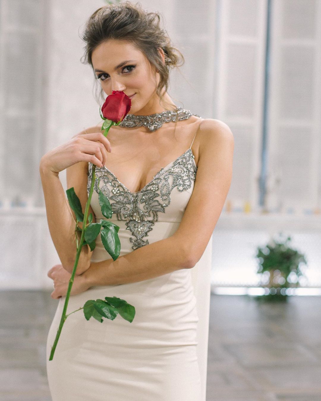 Очень долго не верила: Дана из Холостяк-10 поразила образом невесты и своим признанием