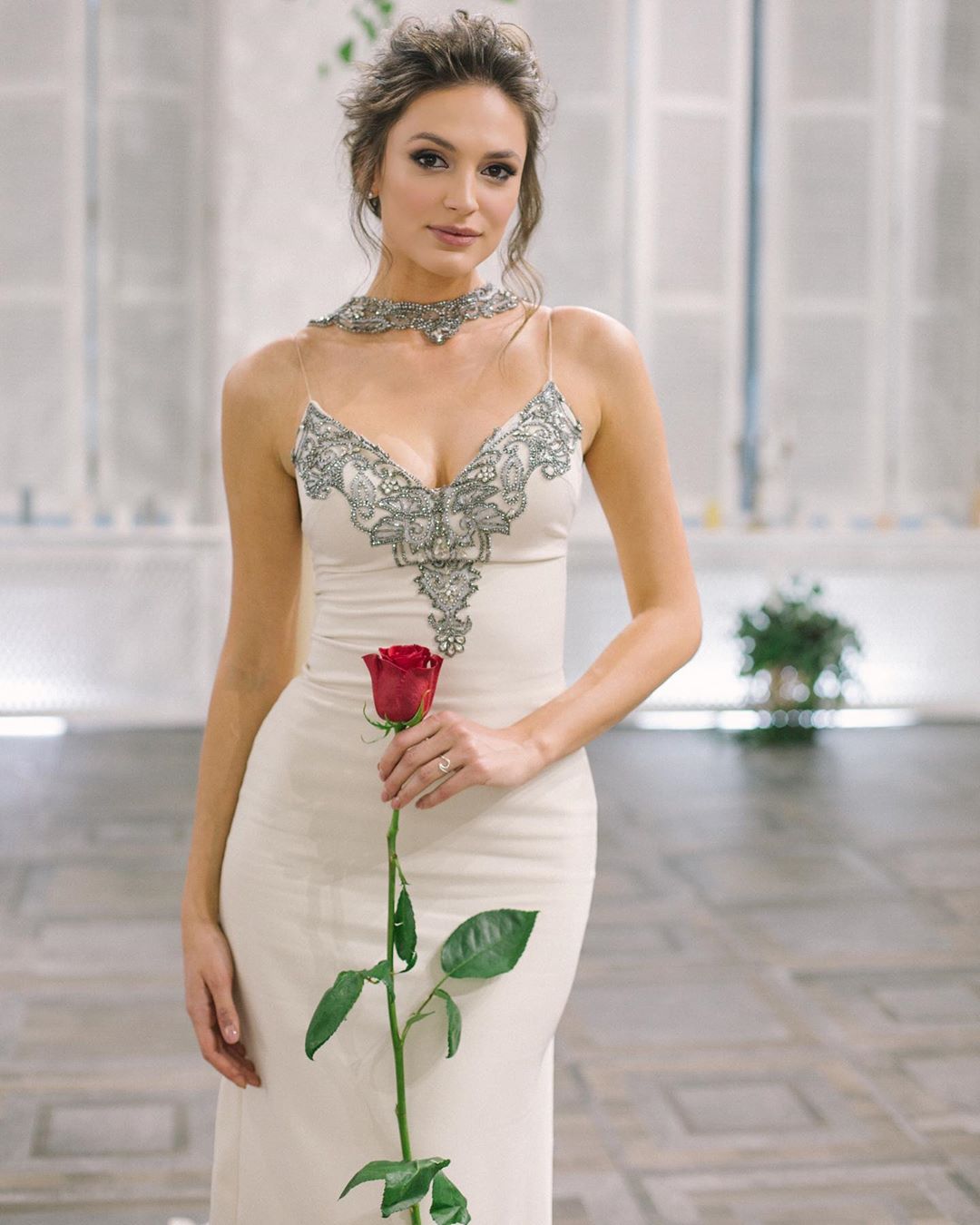 Очень долго не верила: Дана из Холостяк-10 поразила образом невесты и своим признанием