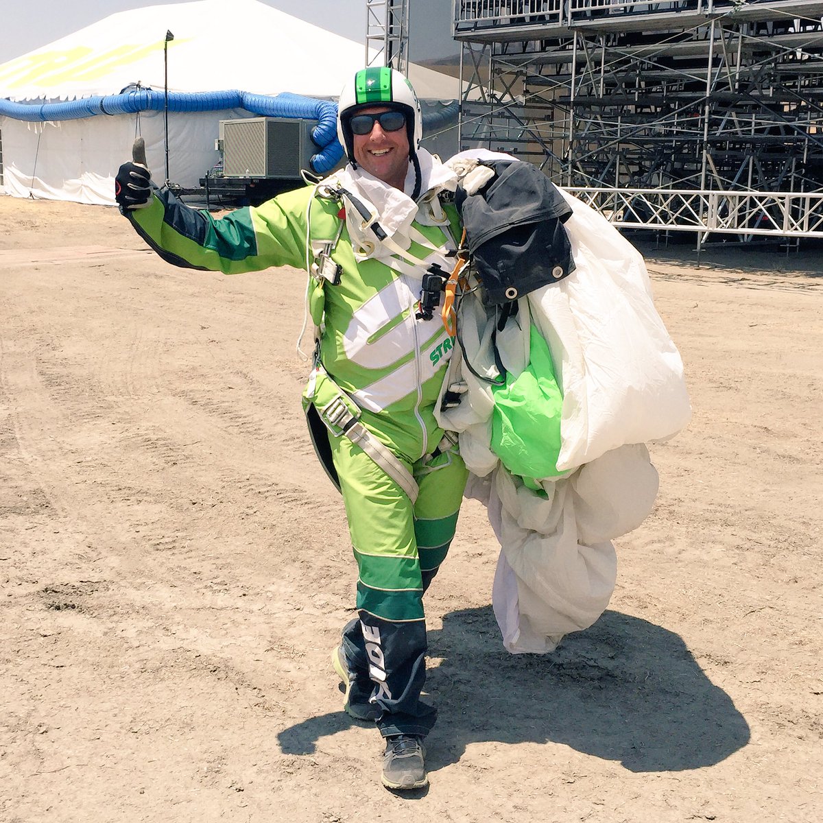 Американец впервые в истории совершил прыжок с высоты 7,6 километра без парашюта