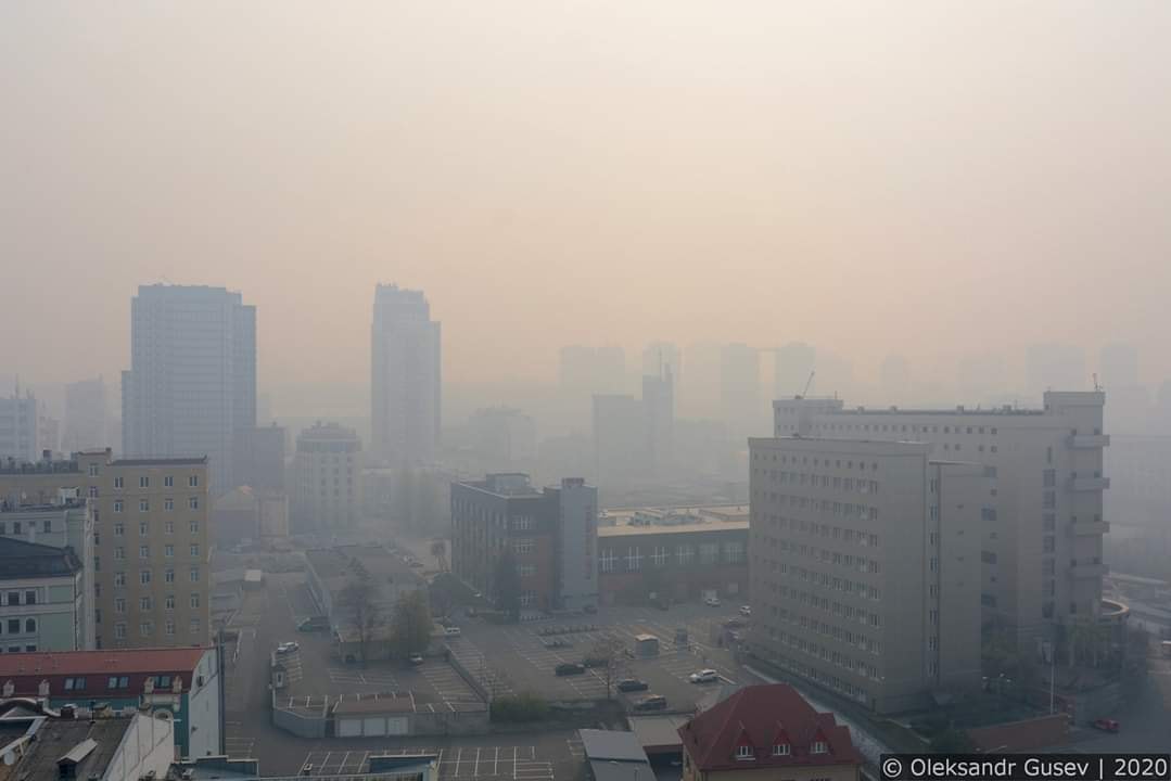Смог у Києві: як змінилася ситуація і нові випадки підпалів (фото, відео)