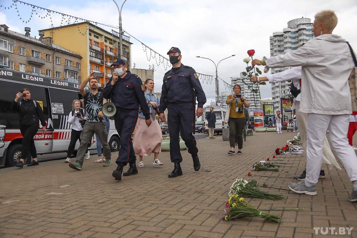 Помоліться за Білорусь: з'явилися промовисті фото найжорсткішої ночі протестів