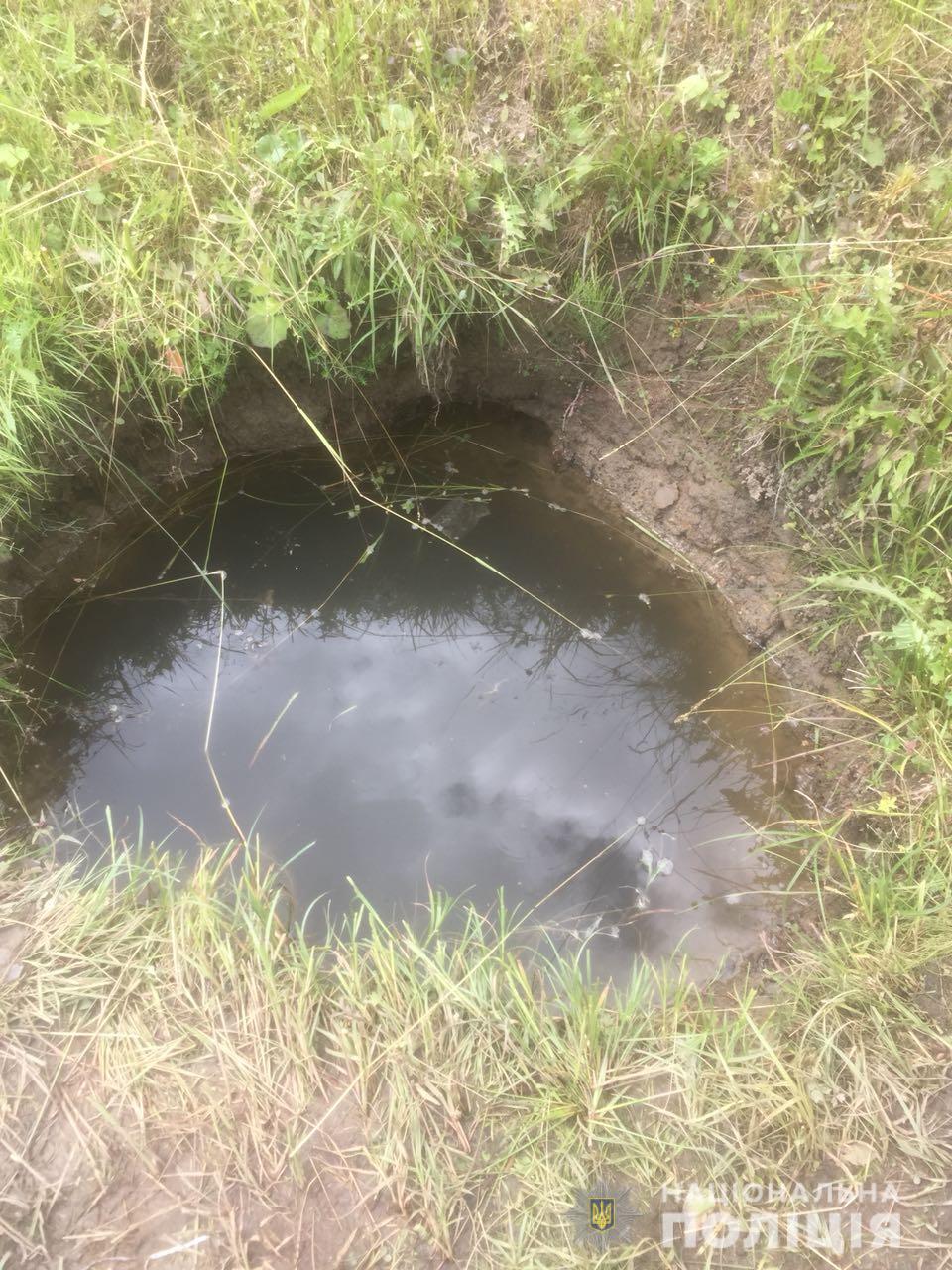 Упал и не смог выбраться: во Львовской области утонул в колодце малыш