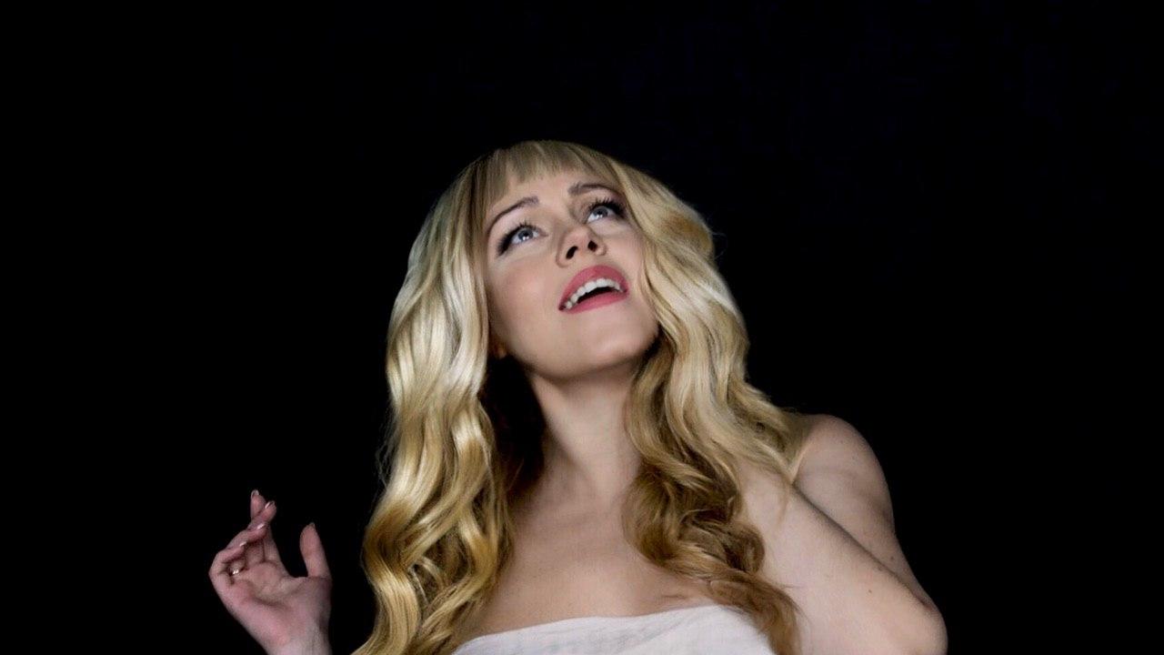 Не узнать: беременная ALYOSHA кардинально сменила образ в новом видео