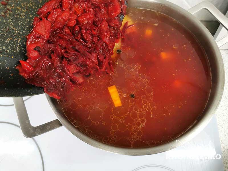 Клопотенко поделился рецептом настоящего украинского борща: пошаговое приготовление