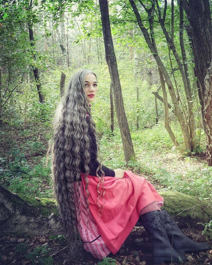 Седина - это красиво: женщины со всего мира присоединяются к необычному тренду