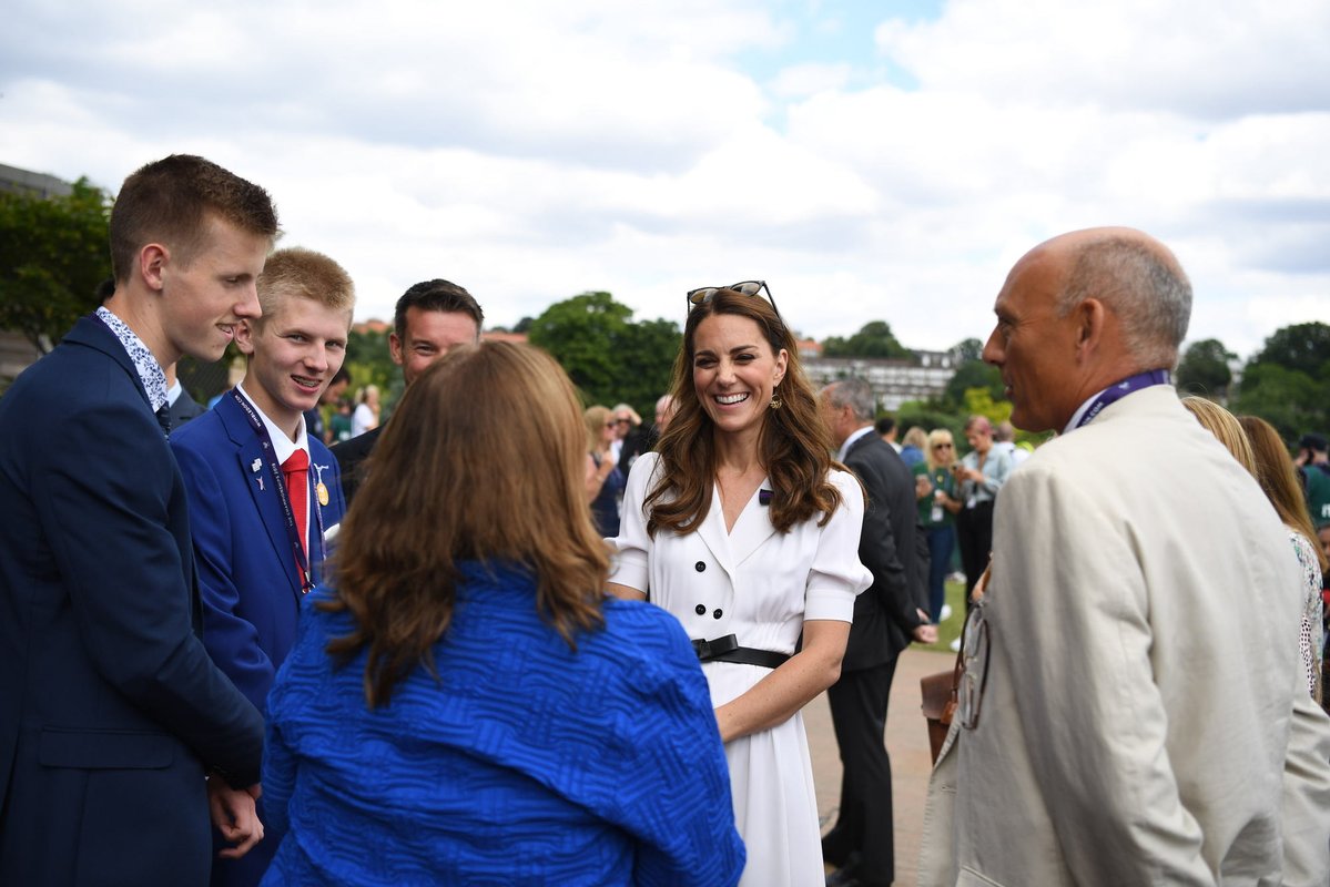 Кейт Миддлтон совершила незапланированный выход в свет в роскошном платье от Alexander McQueen
