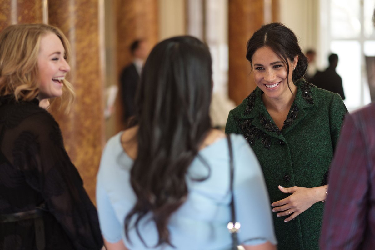 Ответ Кейт Миддлтон: Меган Маркл выбрала наряд в зеленых тонах (видео)