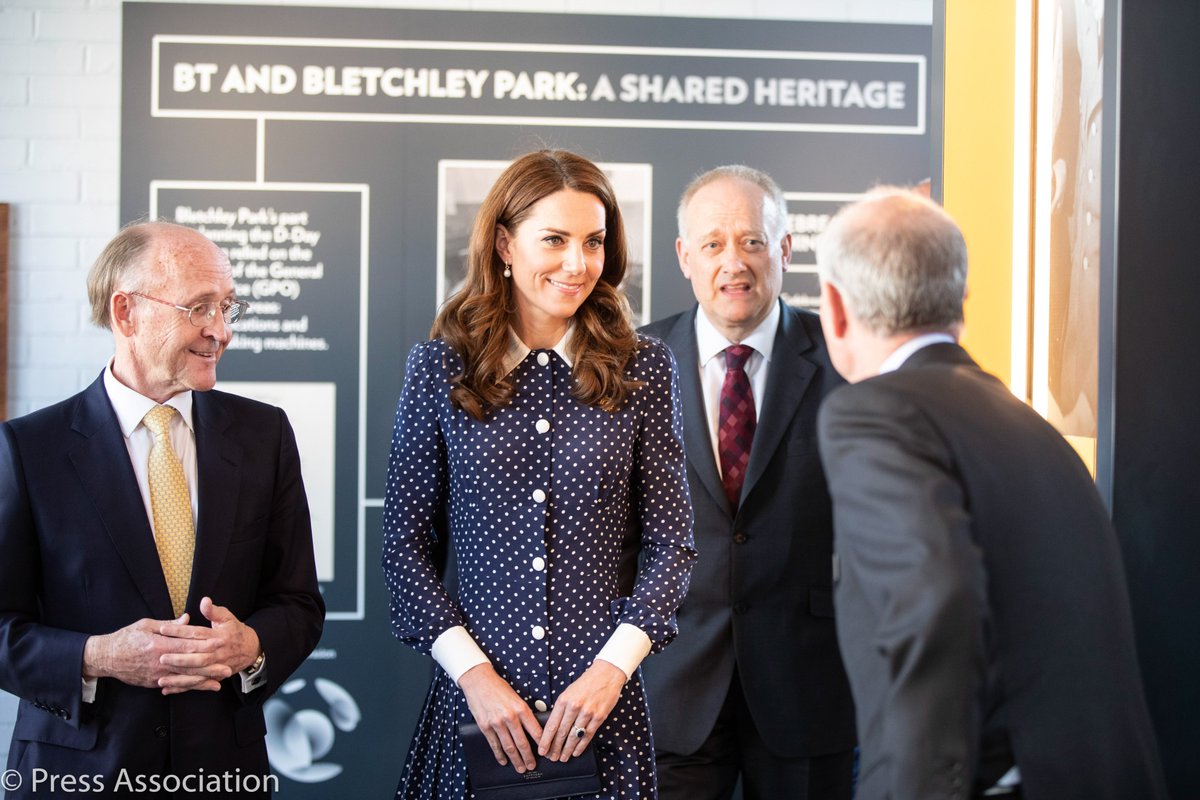 Очаровательна: Кейт Миддлтон блистает в платье в горошек на мероприятии в парке Блетчли