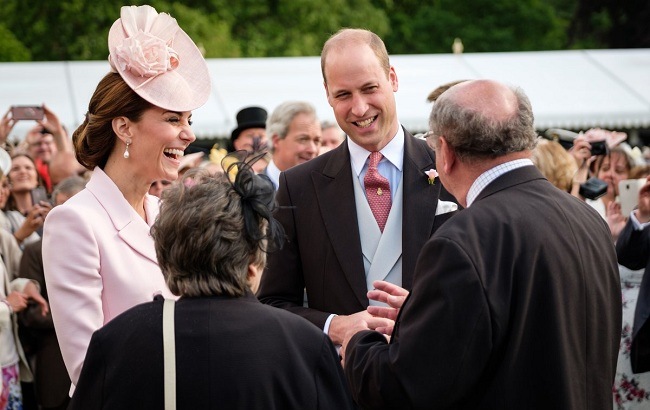 Сама нежность: Кейт Миддлтон вышла в свет в "зефирном" образе в розовых тонах