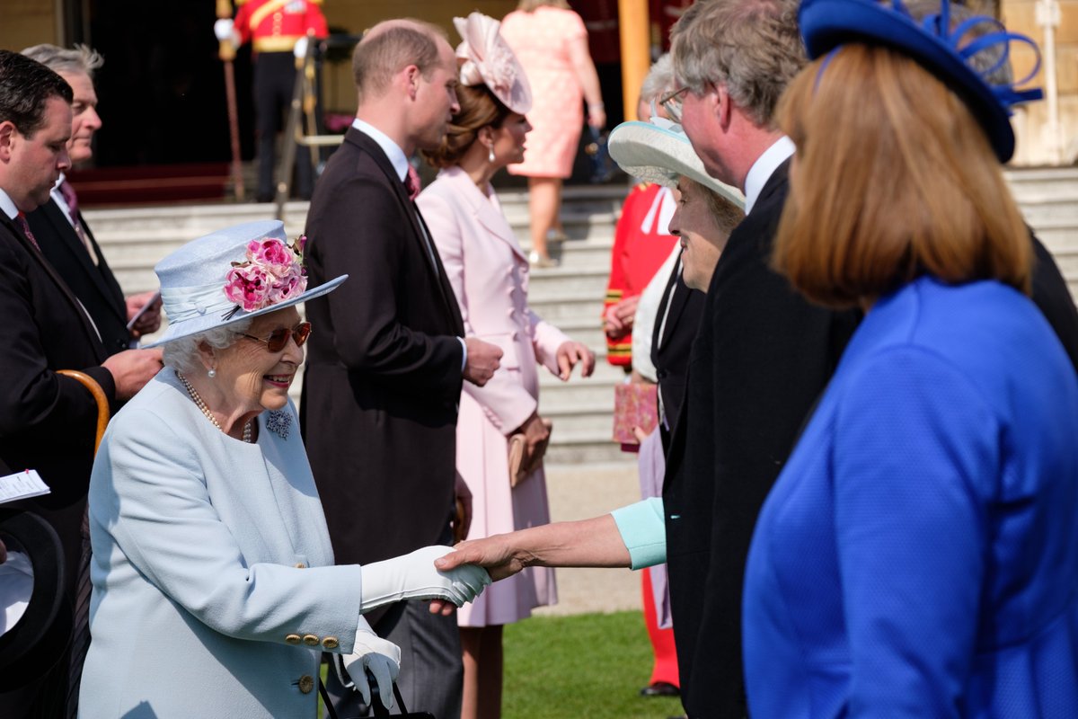 Сама нежность: Кейт Миддлтон вышла в свет в "зефирном" образе в розовых тонах