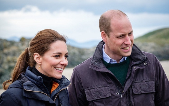 Во всех нарядах хороша: Кейт Миддлтон отправилась в Камбрию в джинсах-скинни и куртке