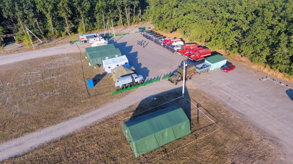 Загін ДСНС розміщений біля меморіального комплексу