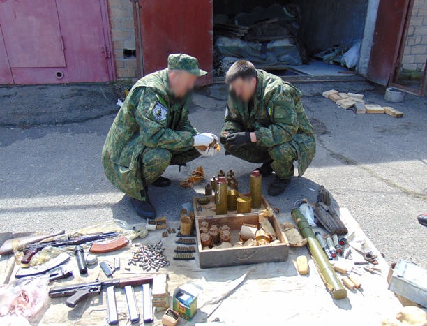 В Николаеве правоохранители обнаружили арсенал оружия и боеприпасов в подвале гаража