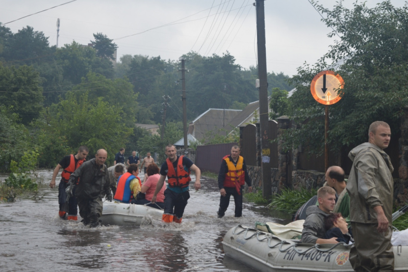 Негода в Україні: у Чернігові підтоплено майже 90 приватних домоволодінь, є постраждалі