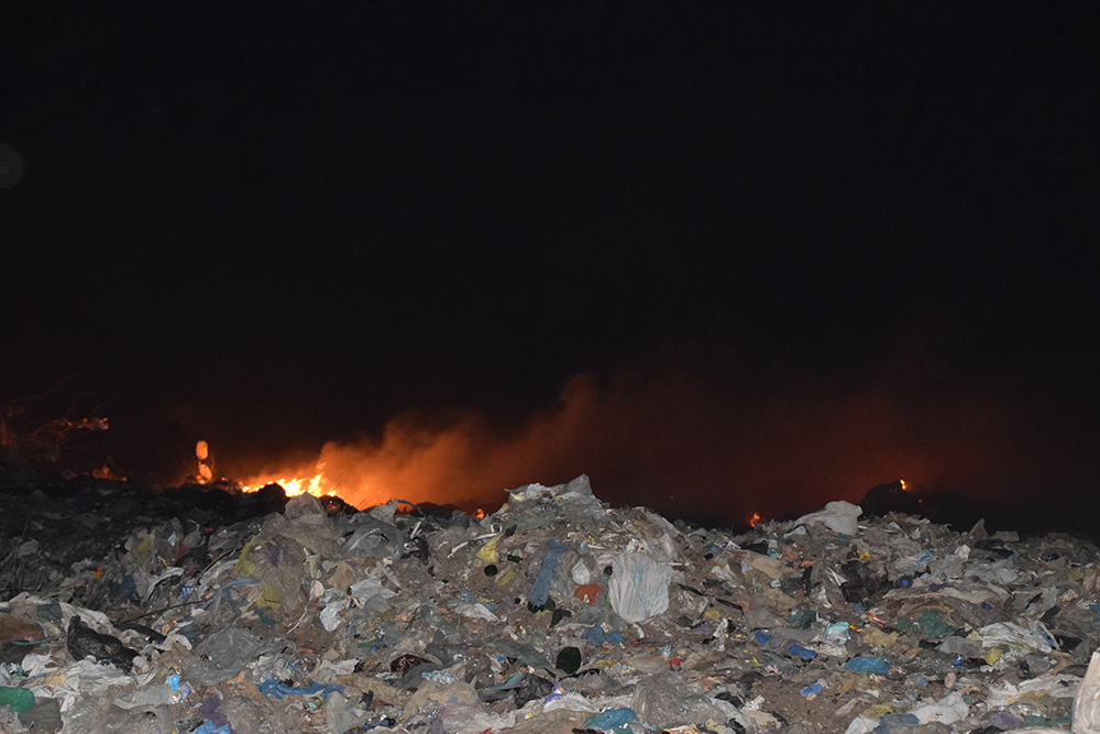 В Николаевской области горит свалка, на объекте зафиксировали ряд нарушений