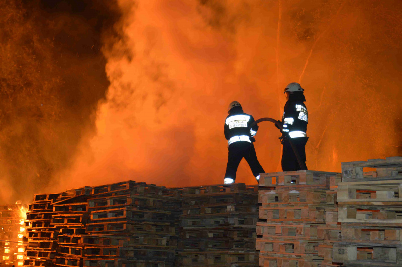 У Дніпрі вночі горіли склади
