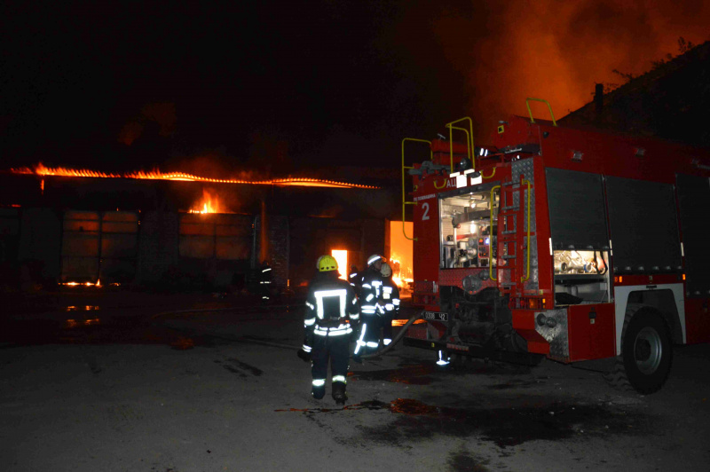 У Дніпрі вночі горіли склади