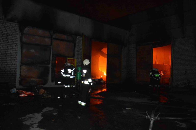 У Дніпрі вночі горіли склади