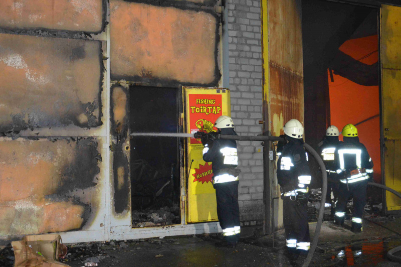 У Дніпрі вночі горіли склади
