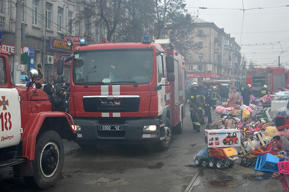 В Днепре произошел масштабный пожар на рынке