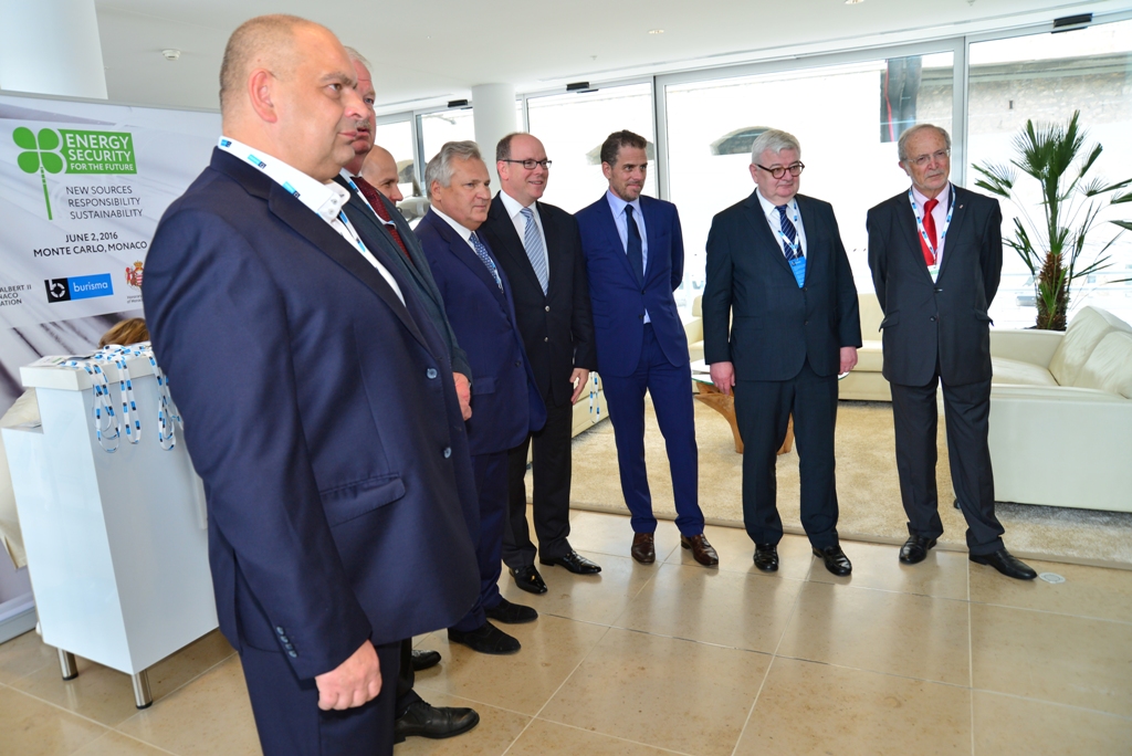 Квасьневский, Фишер и Байден приняли участие в форуме Злочевского в Монако