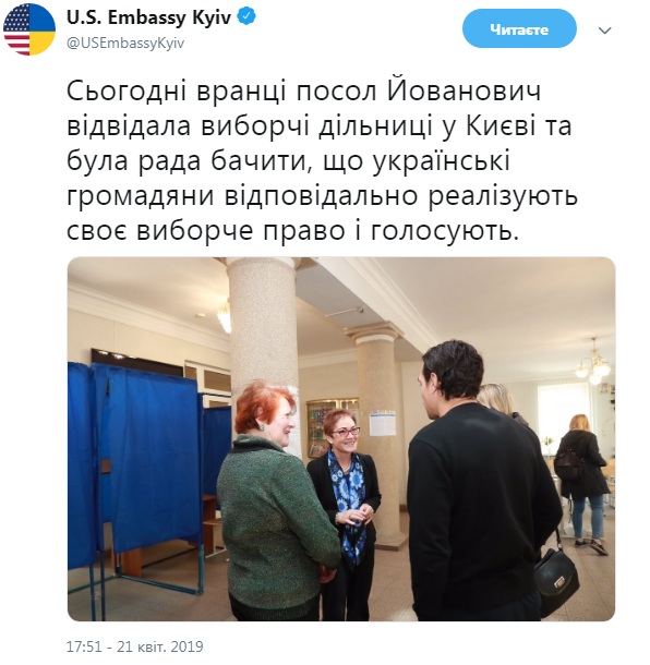 Посол США посетила избирательные участки в Киеве