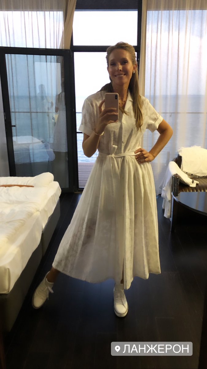 "Невеста и жених": Катя Осадчая и Юрий Горбунов блеснули стильными образами на презентации фильма в Одессе