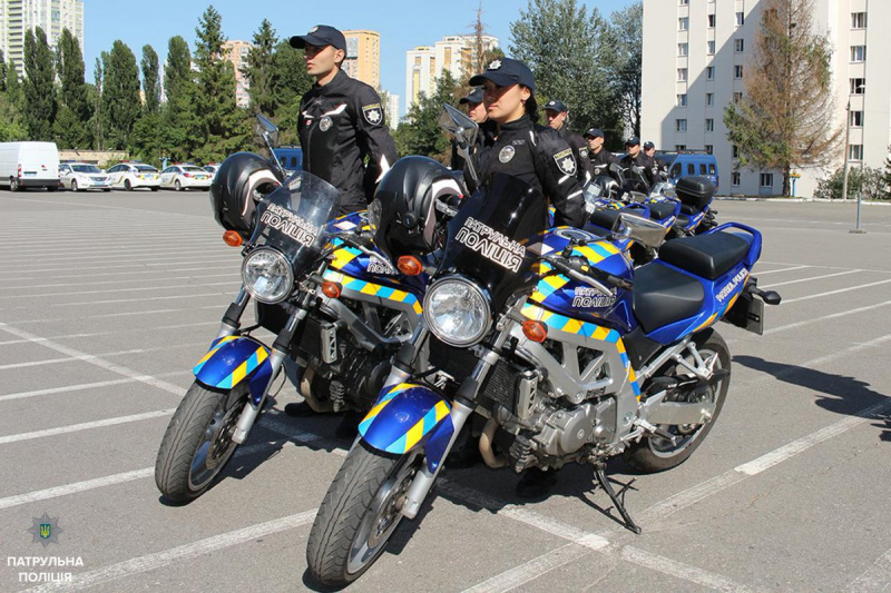 В Киеве на патрулирование выехала первая группа полицейских на мотоциклах
