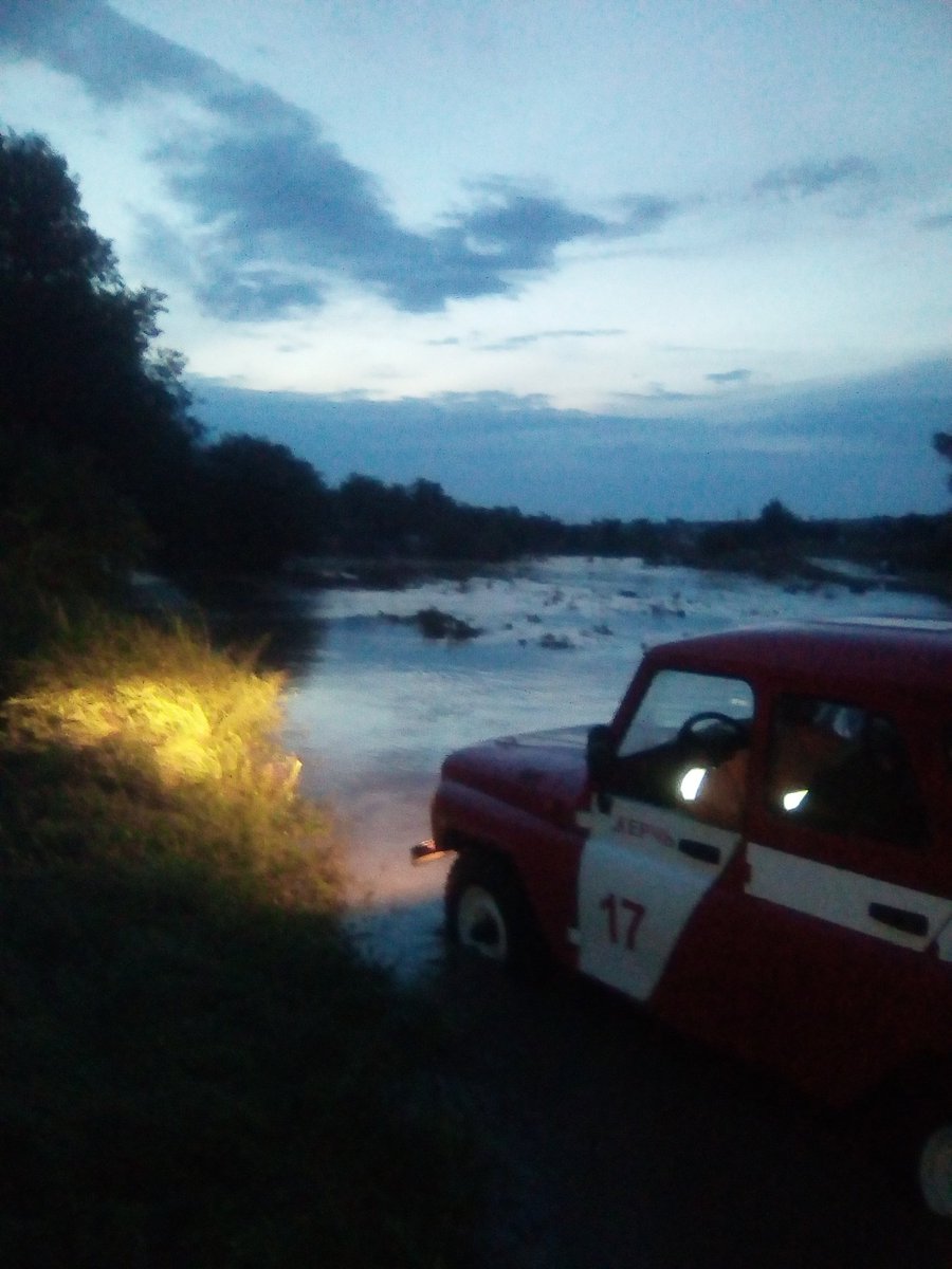 Затопленные дороги и дома: Крым сильно пострадал из-за разбушевавшейся стихии (фото, видео)