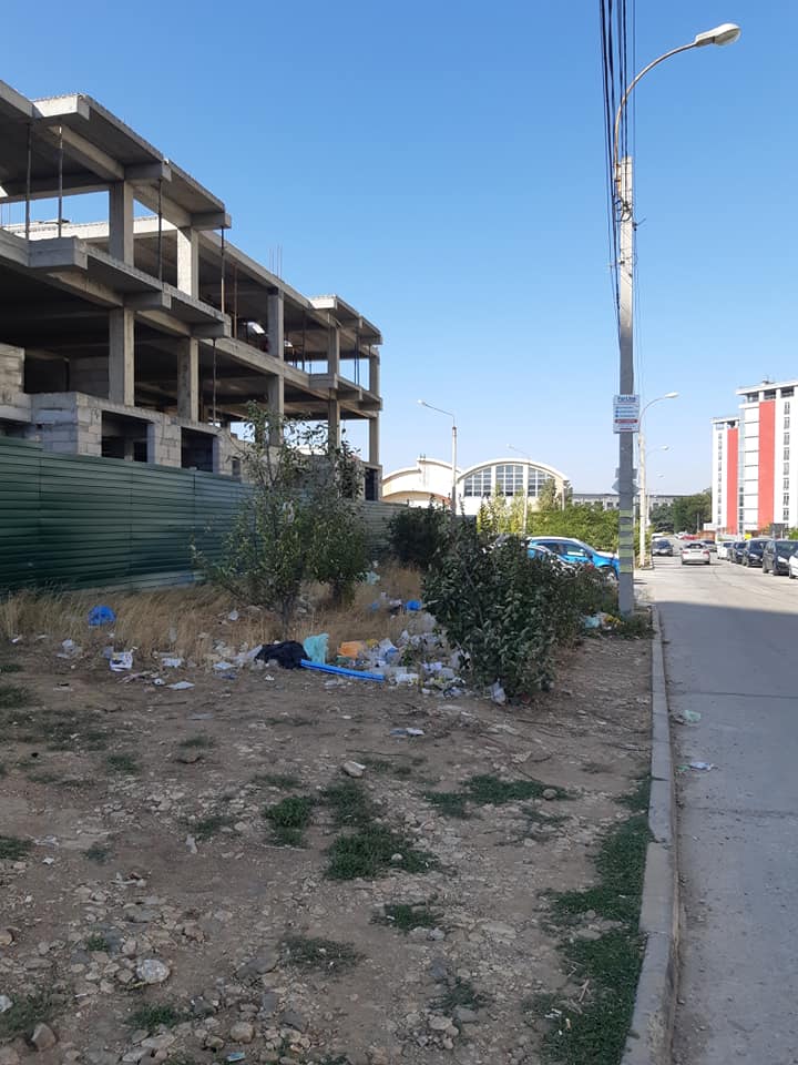 Пустые пляжи и мусор: в сети показали, до чего оккупанты довели Крым