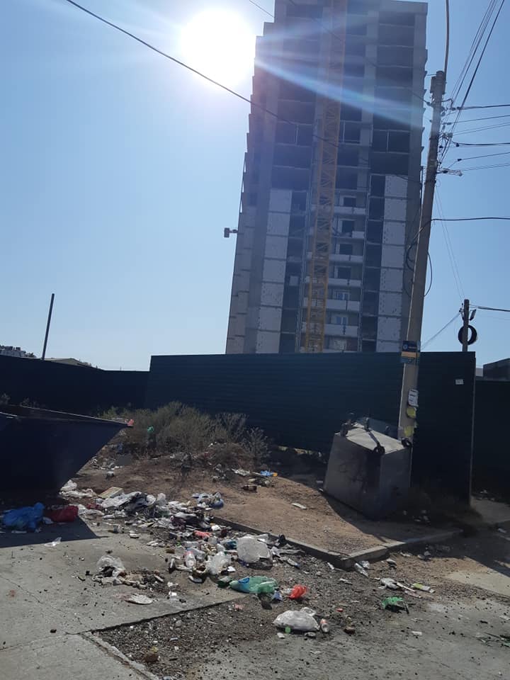 Пустые пляжи и мусор: в сети показали, до чего оккупанты довели Крым